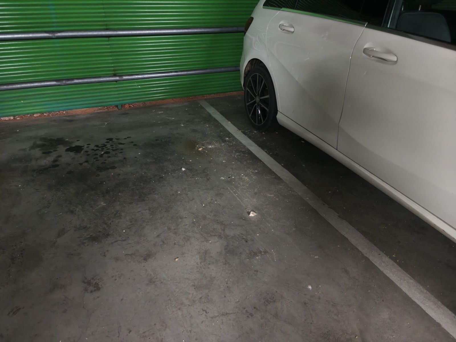 Saquean doce coches de madrugada en el parking de la avenida de Portugal