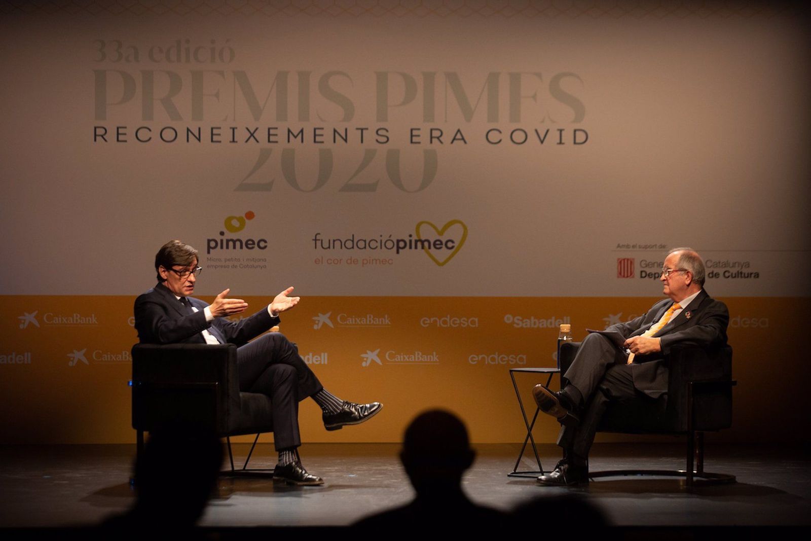 El Ministro de Sanidad, Salvador Illa, siendo entrevistado por el presidente de Pimec, Antoni Cañete, en la entrega de los Premios Pimec 2020
