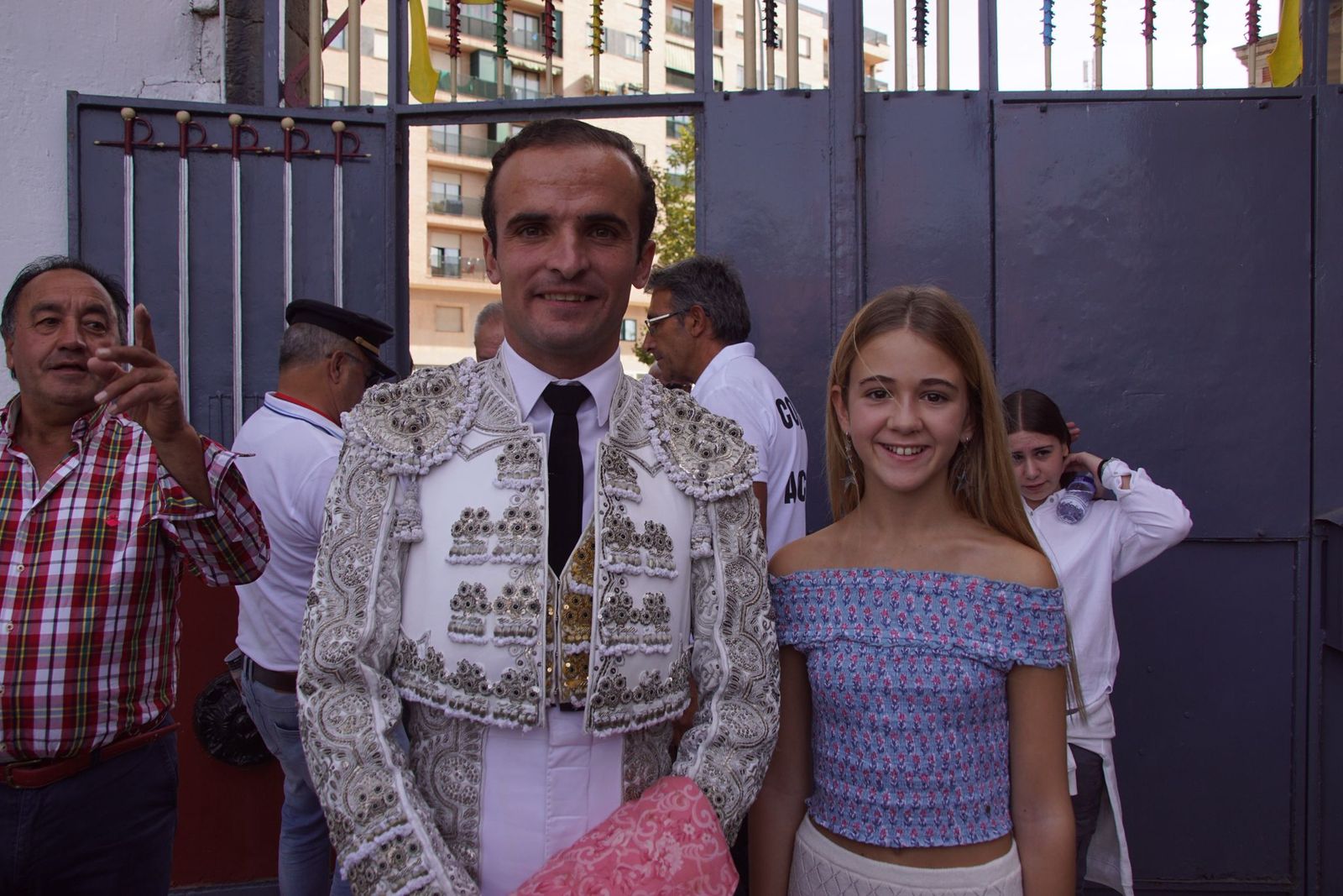 Así se ha vivido la primera corrida de la feria 2025 en La Glorieta: imágenes del ambiente en los tendidos y en el patio de cuadrillas