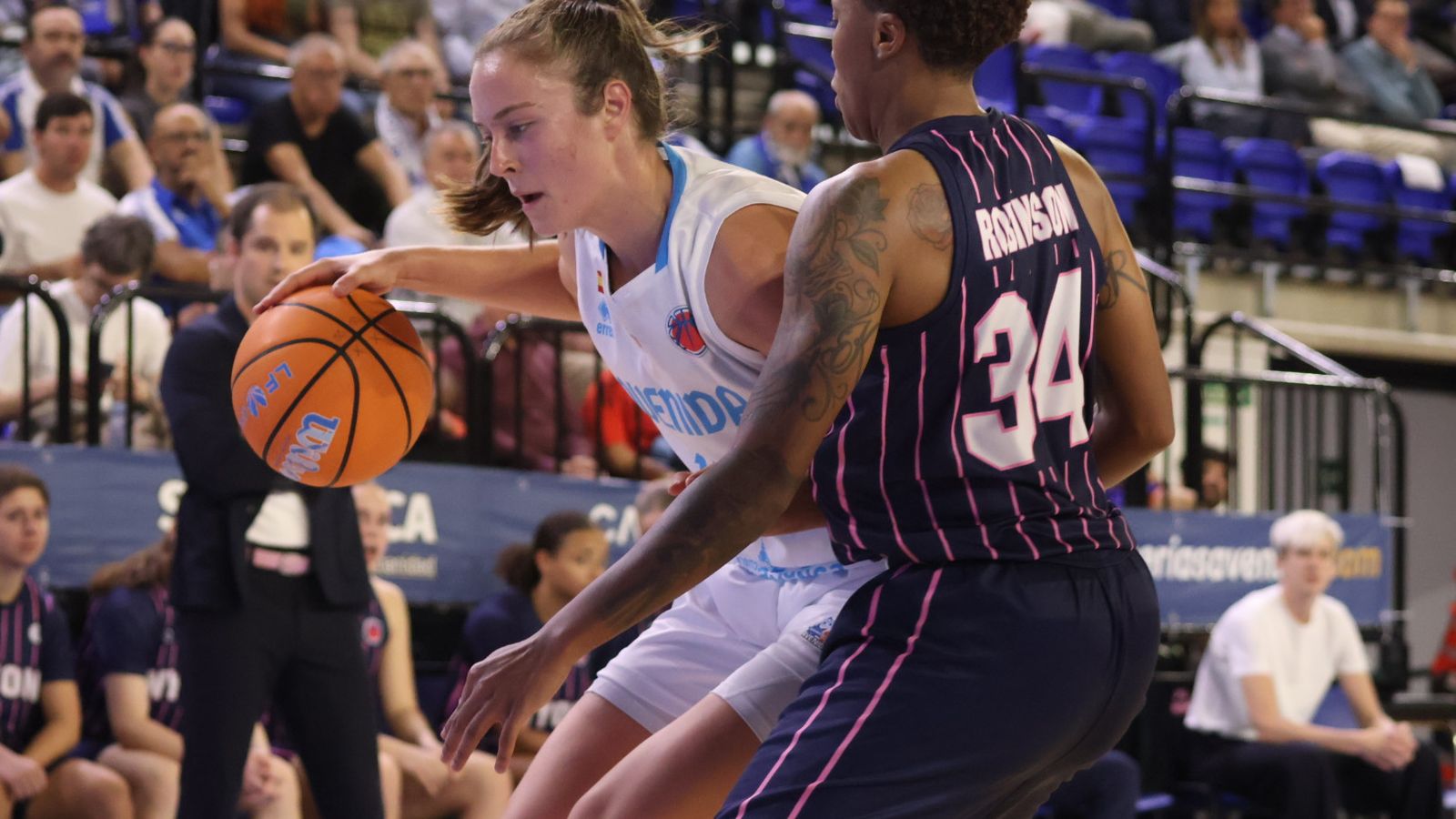 Perfumerías Avenida - Nyon Basket