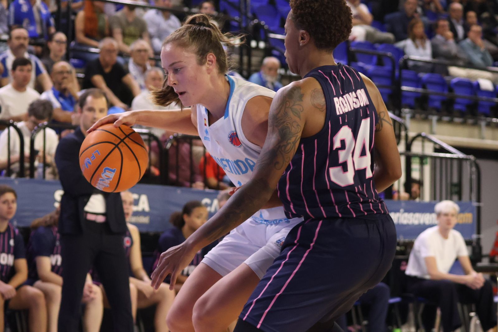 Perfumerías Avenida - Nyon Basket