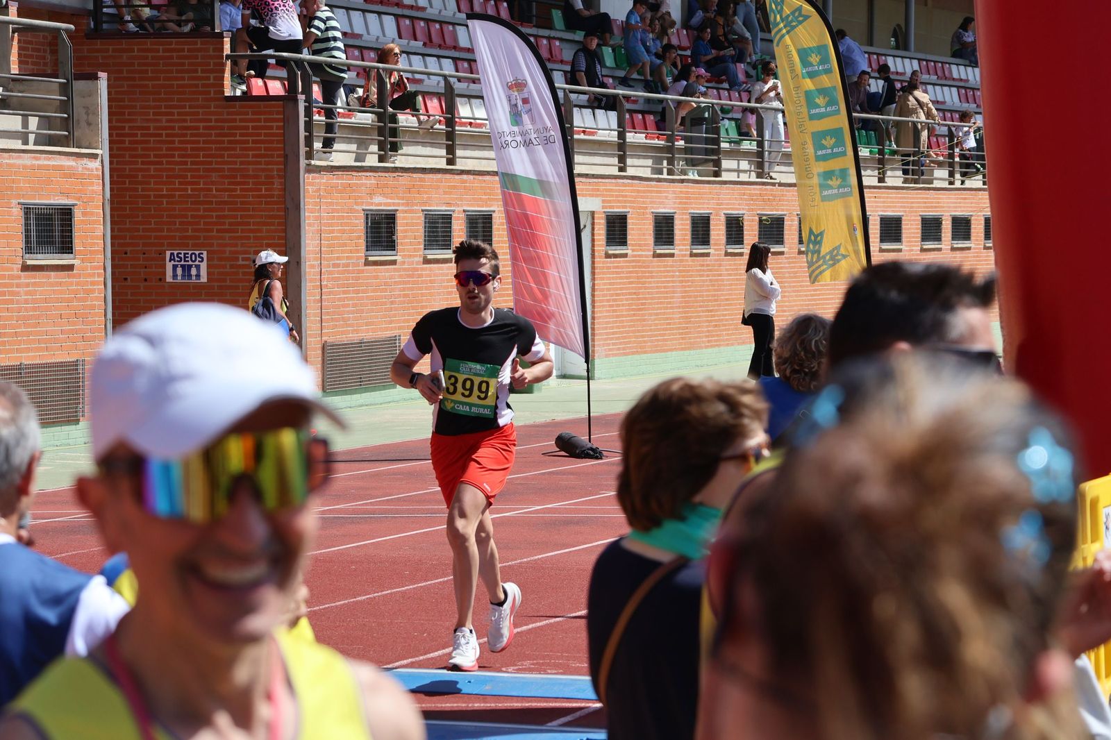 GALERÍA | Revive en imágenes la llegada a meta de los atletas en la Media Maratón de Zamora