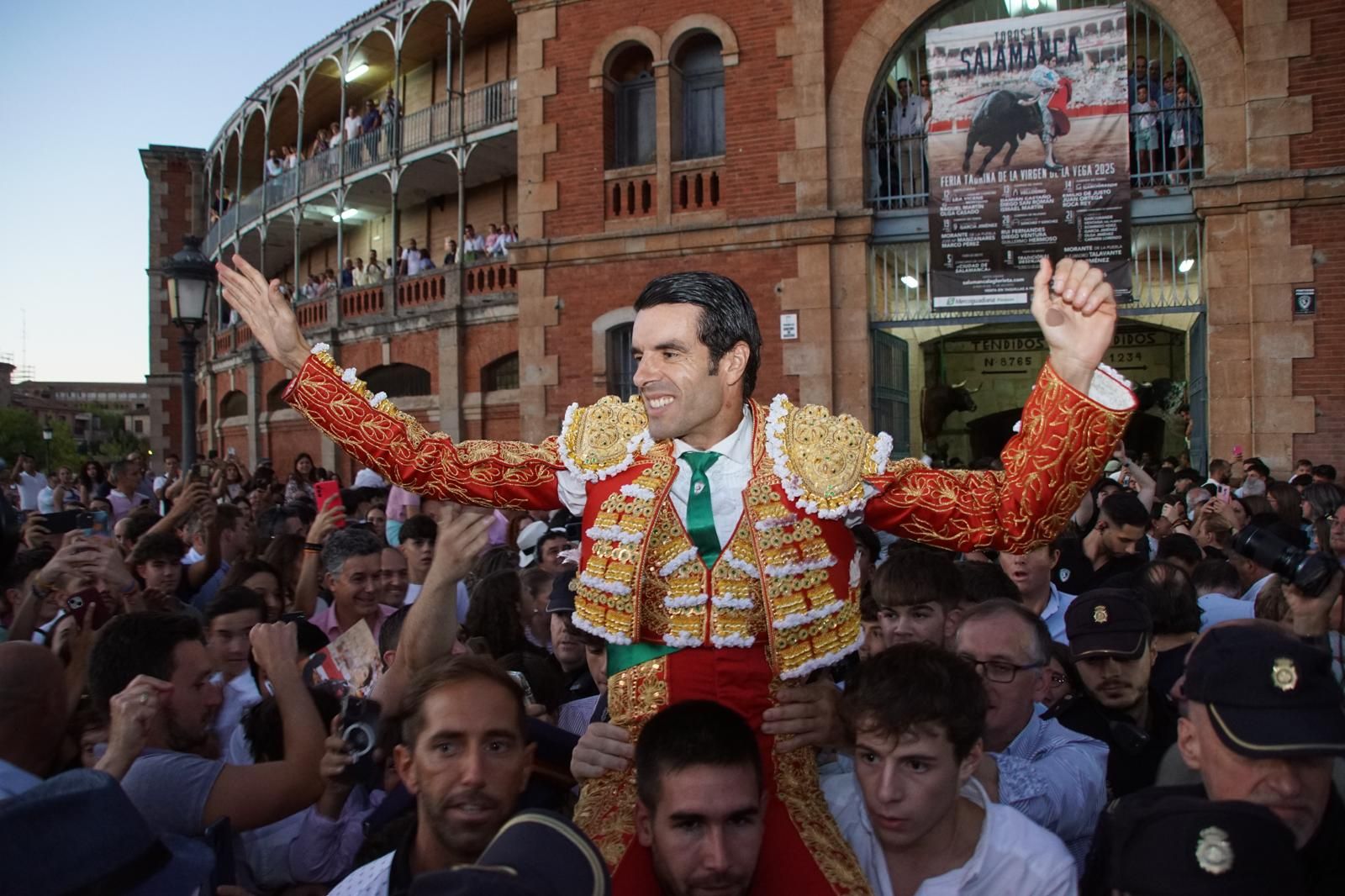 Emilio de Justo, Juan Ortega y Roca Rey inauguran el cartel de figuras en la feria de Salamanca: la corrida de Garcigrande en imágenes