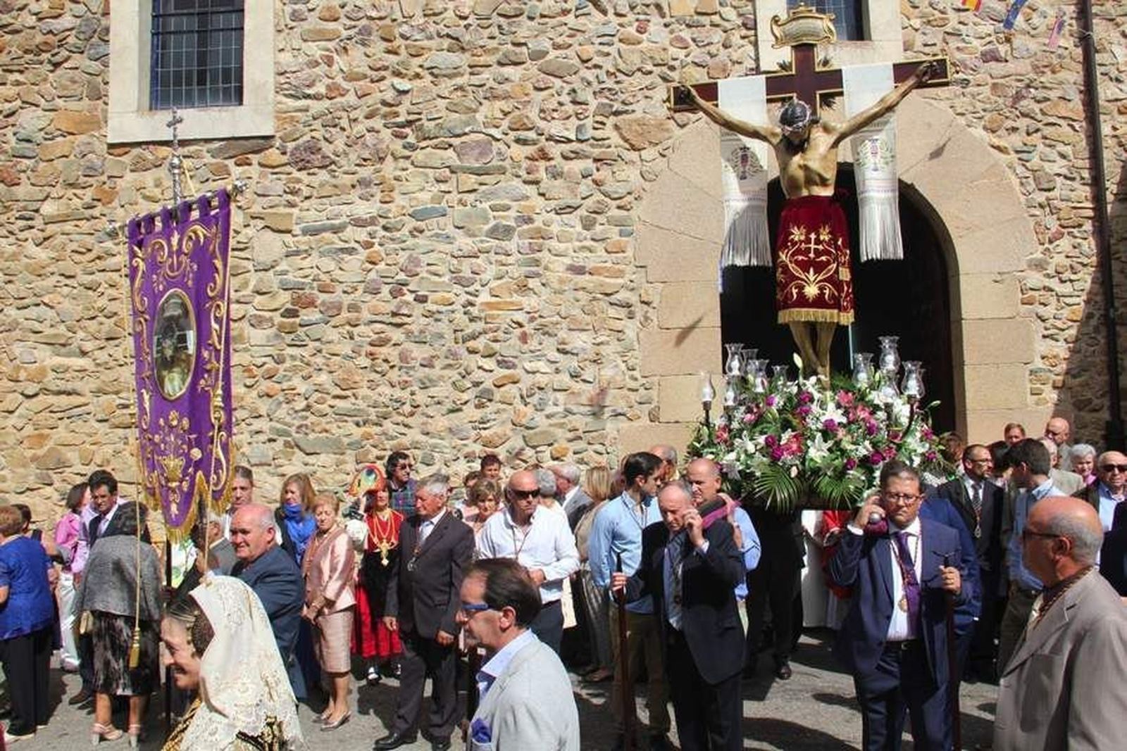 El pueblo vuelve a rendir honores al Santísimo Cristo del Amparo