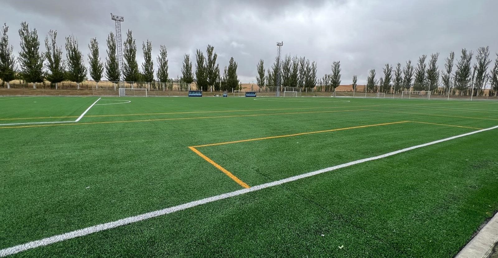 Campo de fútbol municipal en Carbajosa de la Sagrada Campo de fútbol municipal en Carbajosa de la Sagrada