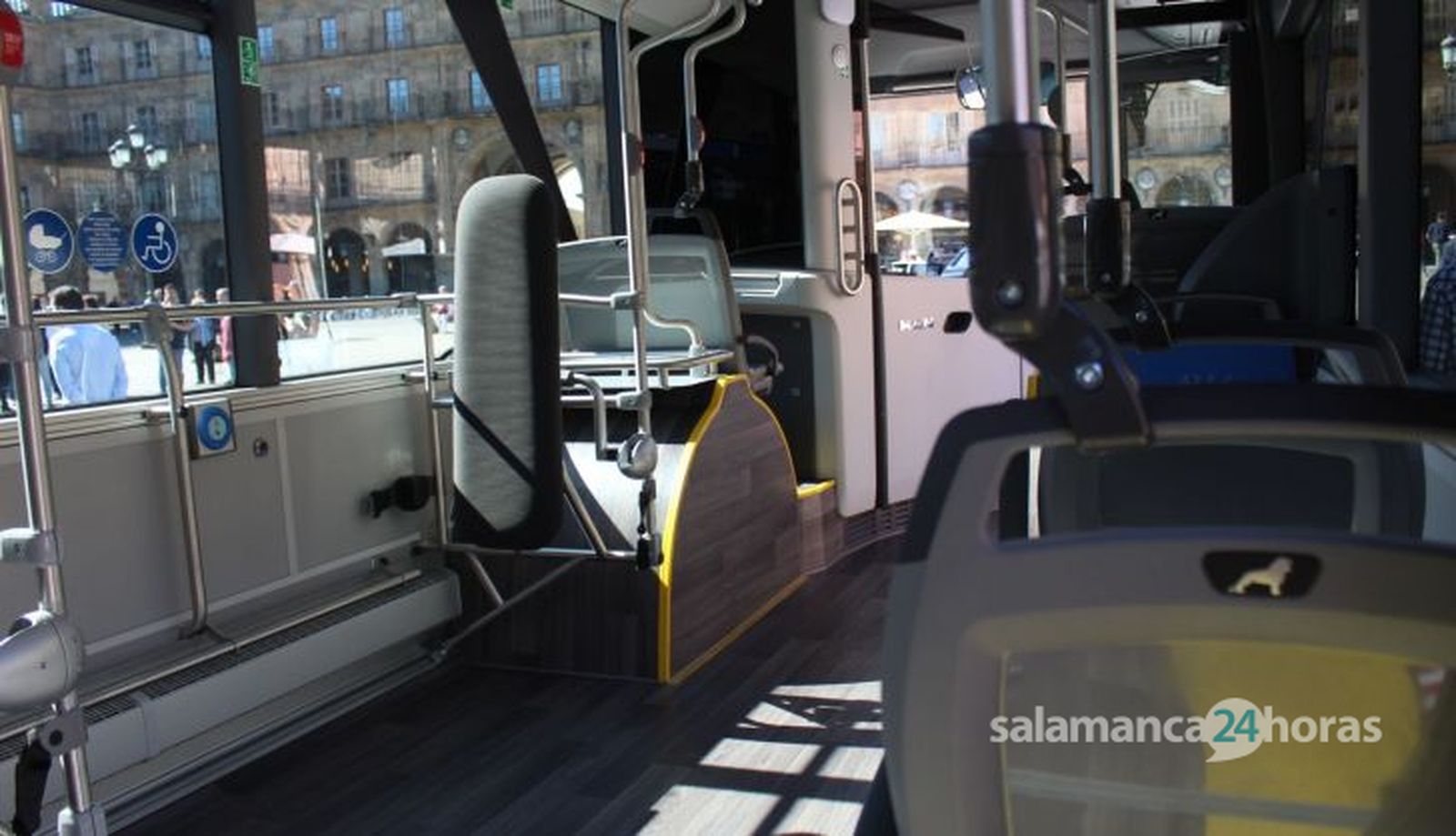 Presentación de los nuevos vehículos eléctricos del servicio municipal de transporte urbano por autobús.