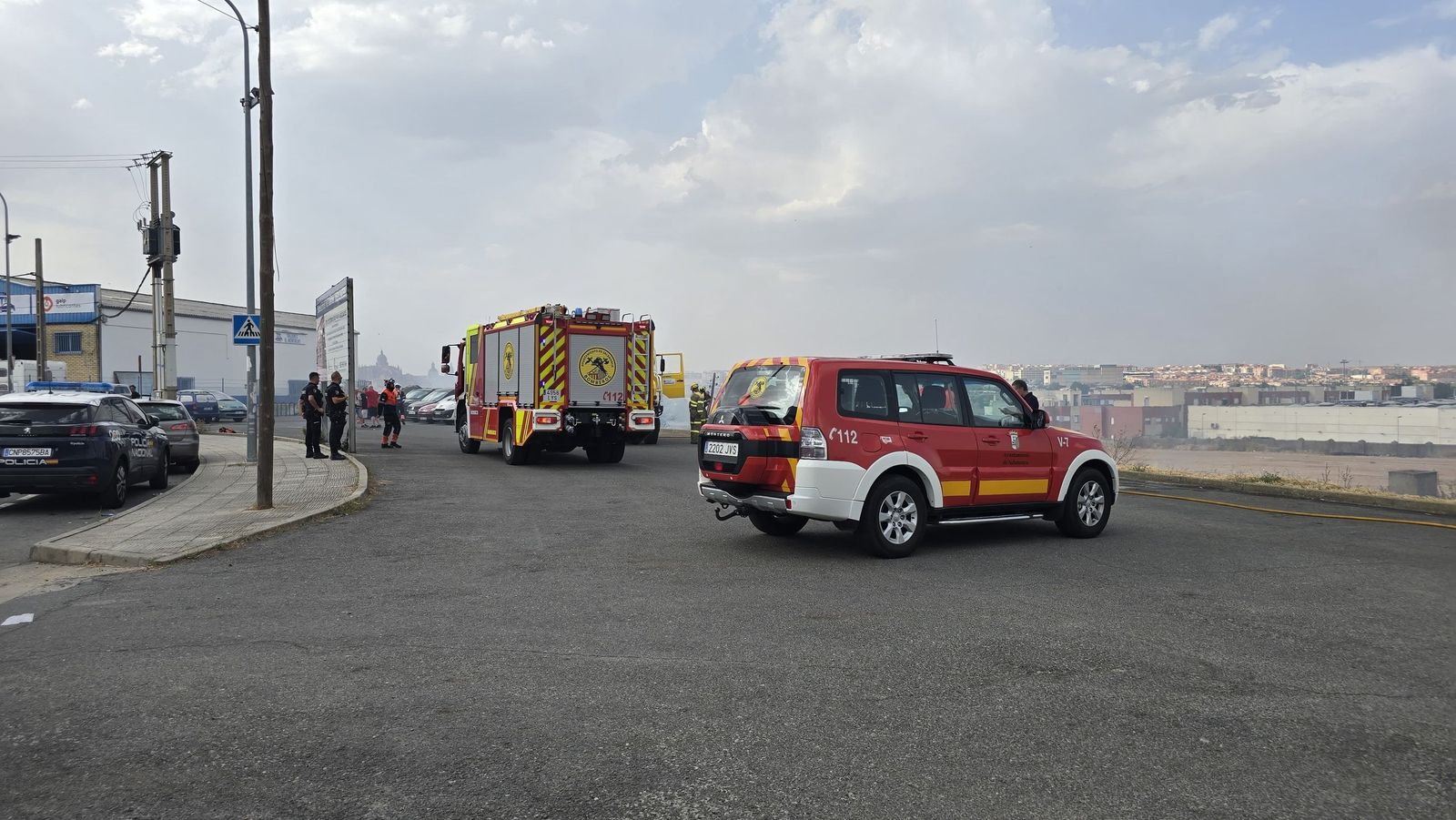 Los bomberos sofocan un gran incendio en el Polígono Industrial de Los Montalvos