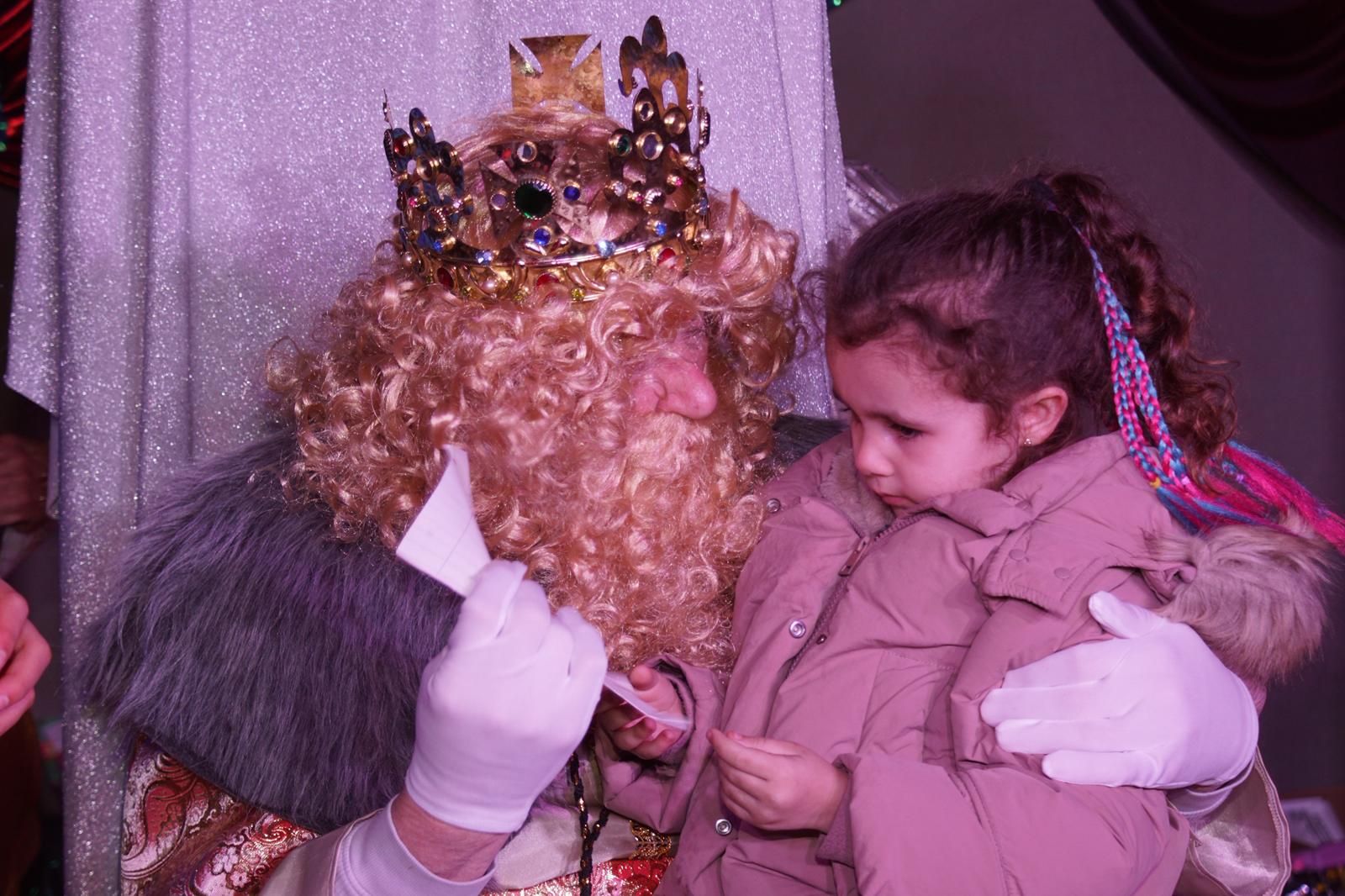 Los Reyes Magos reciben las cartas de los niños de El Encinar