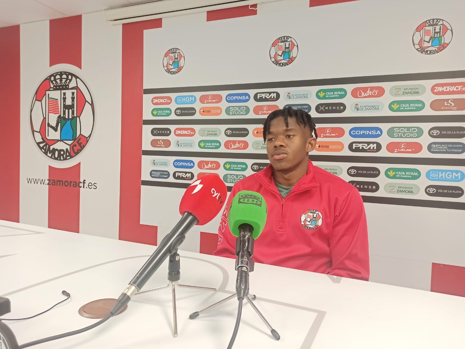 Luis Rivas en rueda de prensa