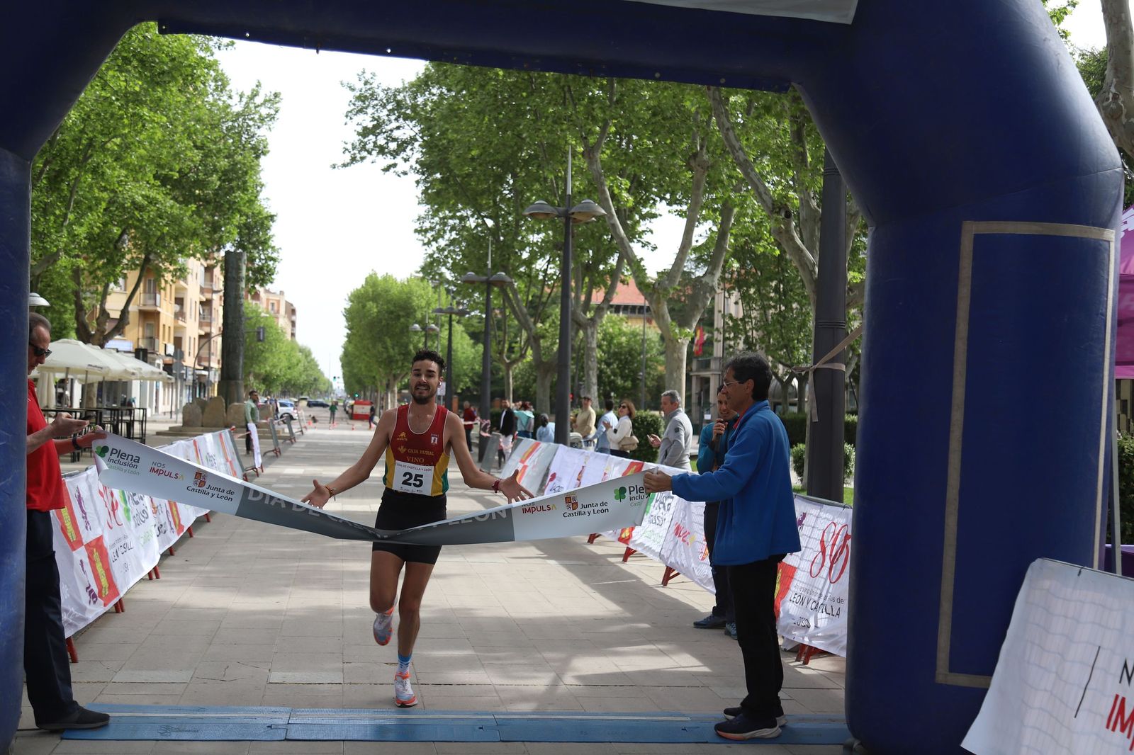 Carrera y marcha por el Día de Castilla y León en Zamora
