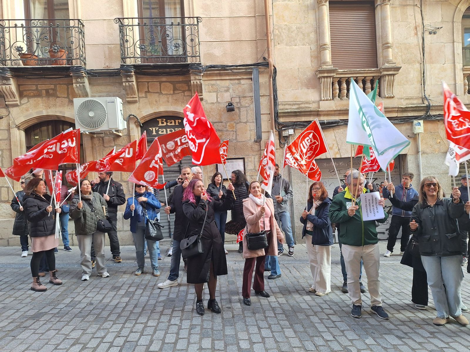Protesta trabajadores de la Diputación