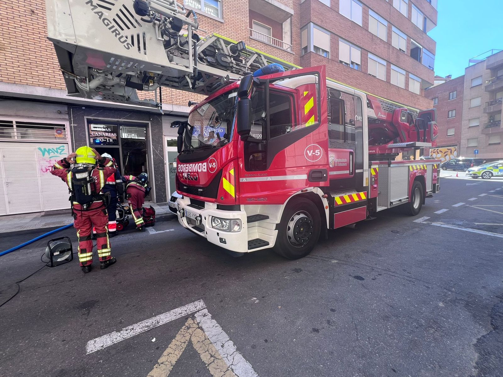 bomberos-de-salamanca-intervienen-en-la-calle-islas-canarias-1