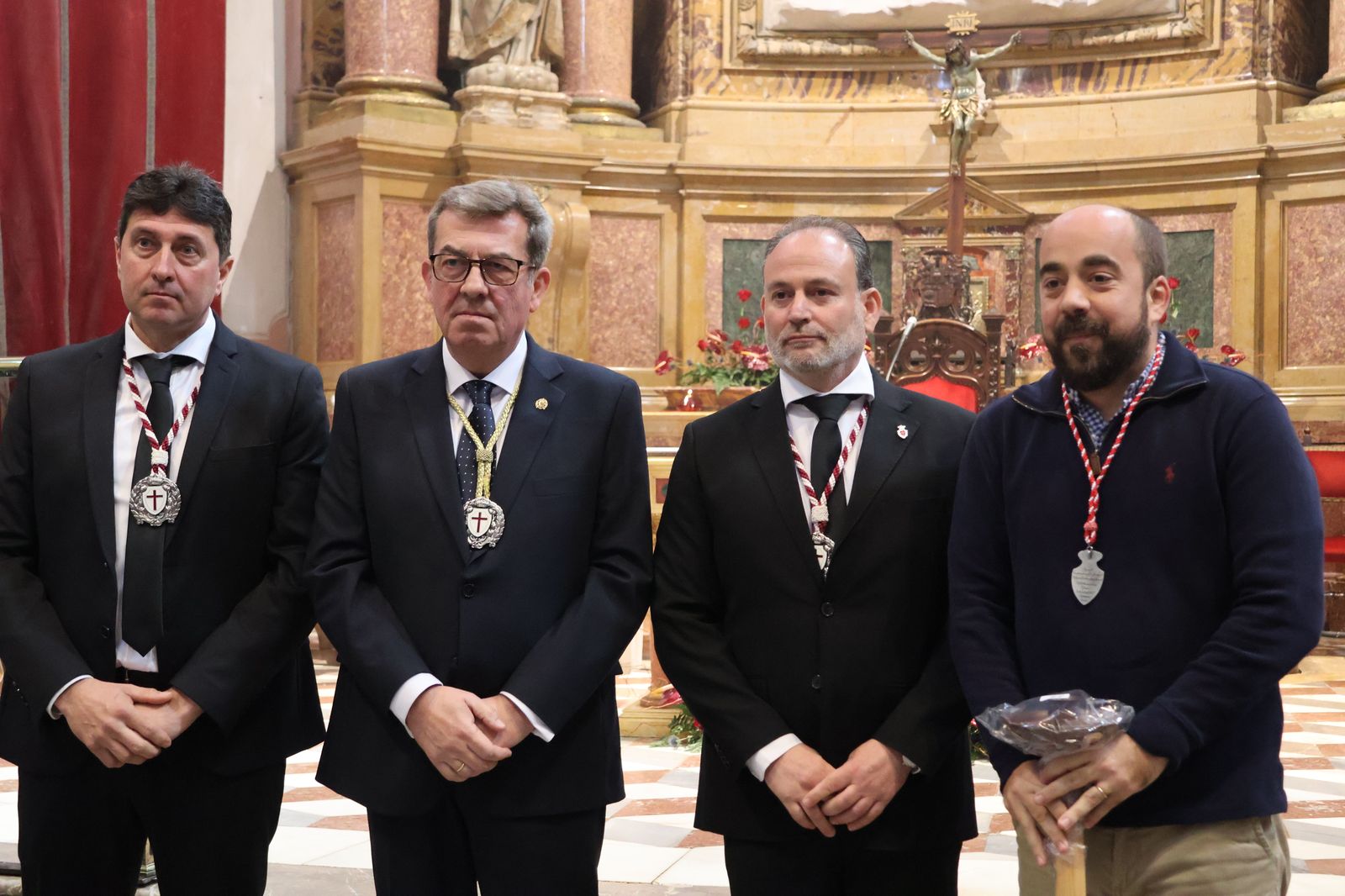entrada-de-nuevos-hermanos-de-la-cofradia-del-silencio-17