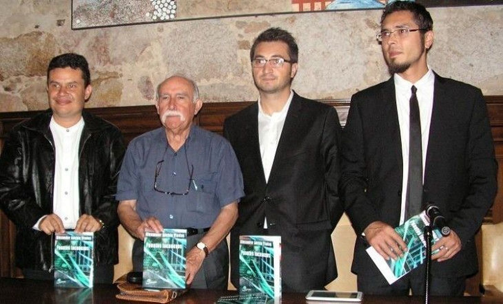 Alexander Anchía reflexiona sobre las relaciones humanas en 'Puentes inconexos'