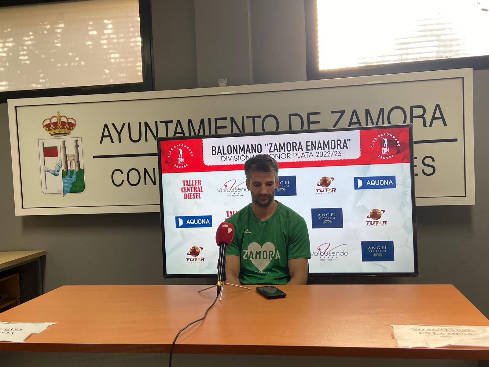 Guille García en la rueda de prensa