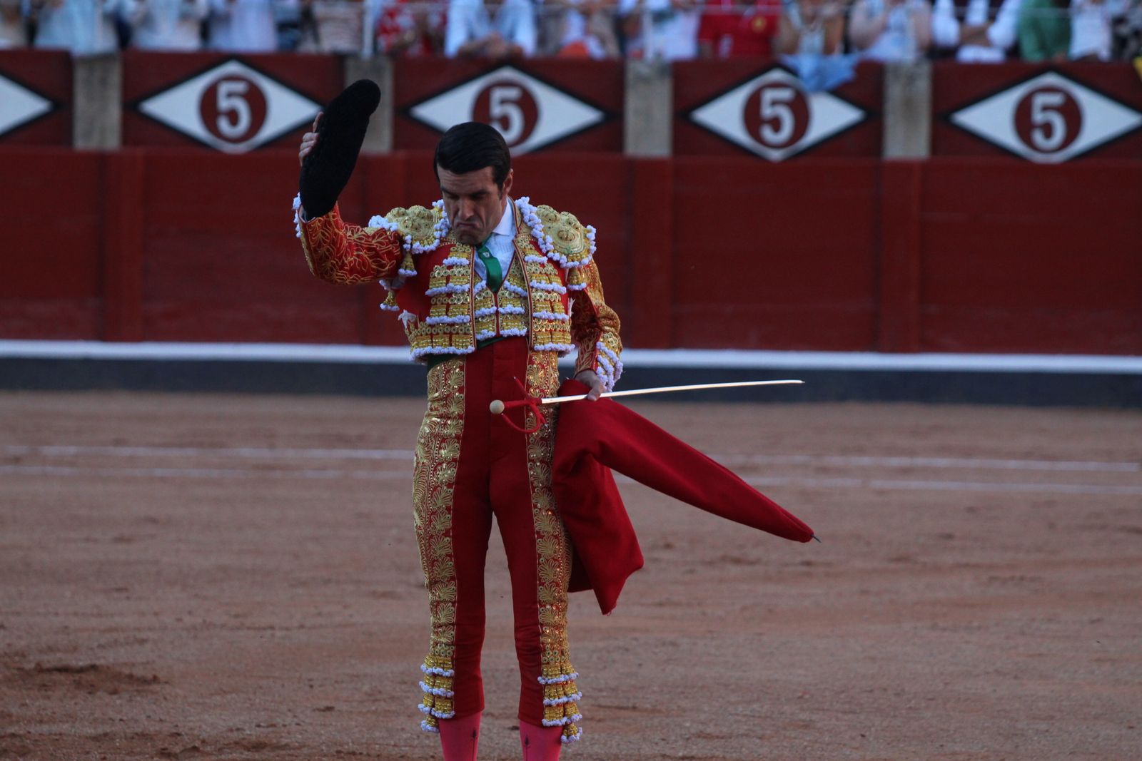 Emilio de Justo, Juan Ortega y Roca Rey inauguran el cartel de figuras en la feria de Salamanca: la corrida de Garcigrande en imágenes