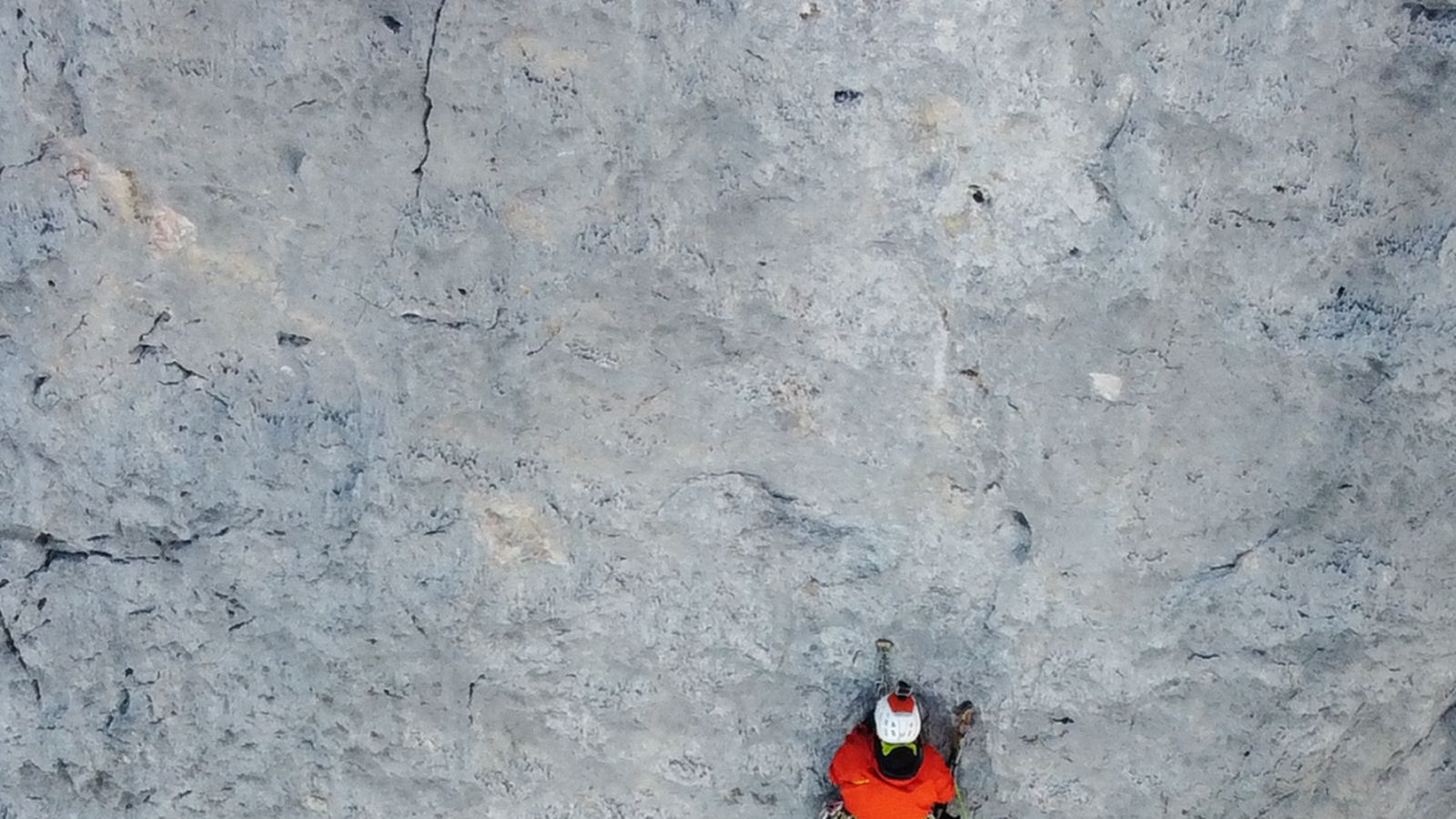Javi Guzmán en una de sus escaladas