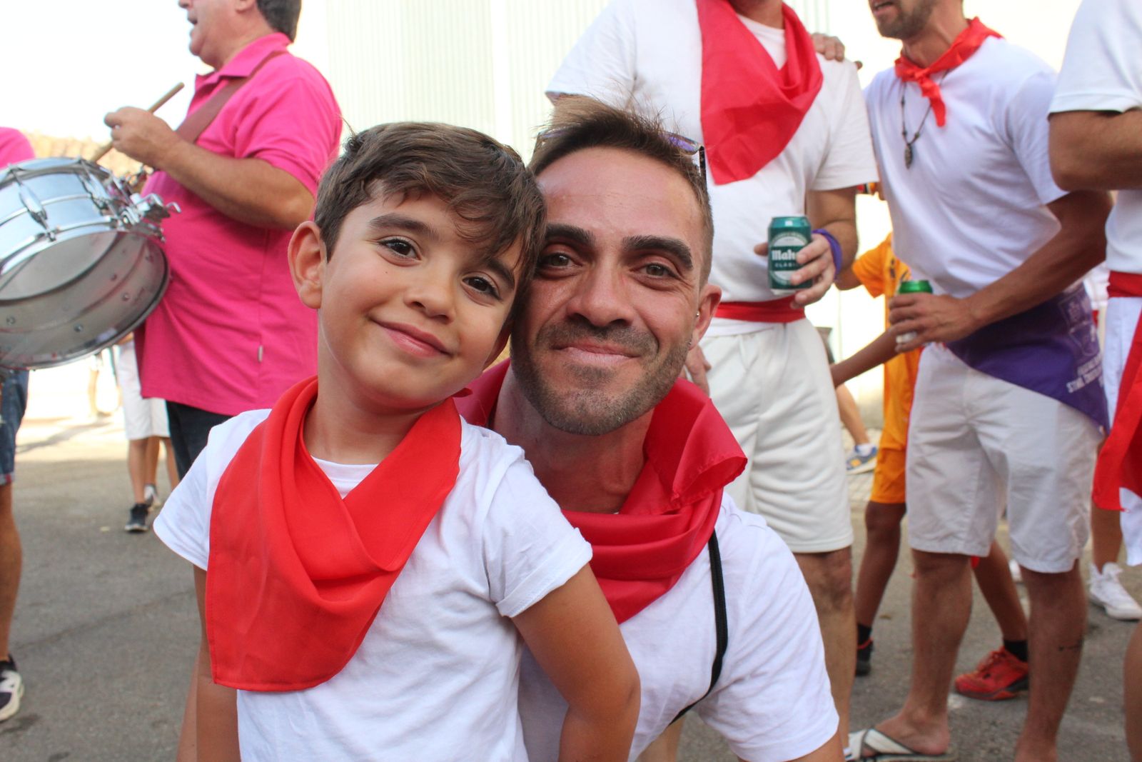 Castellanos de Moriscos. Paseo de peñas con la temática “Viva San Fermín”