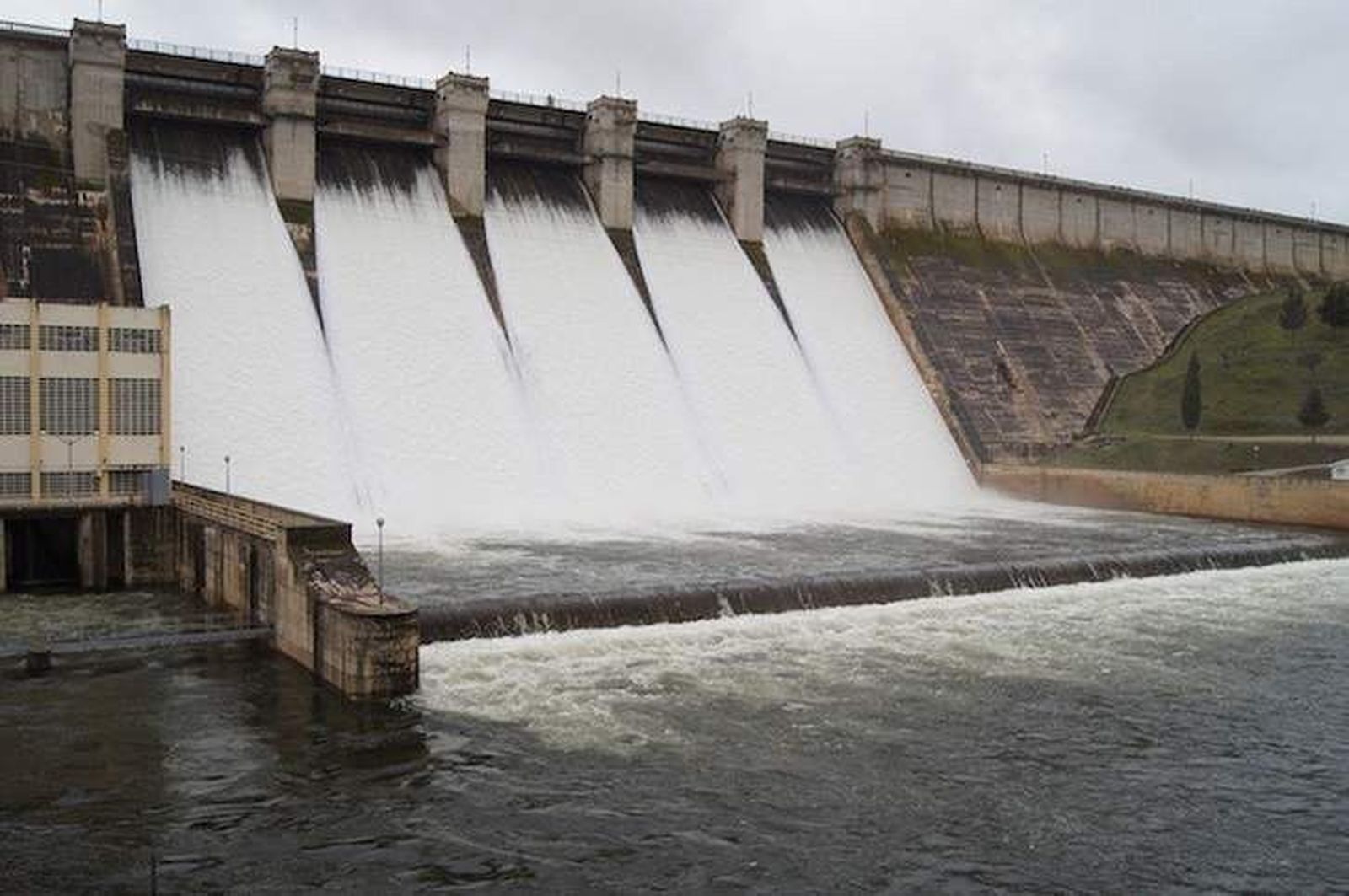 El embalse de Santa Teresa, a menos del 40 % de su capacidad total. Foto de archivo