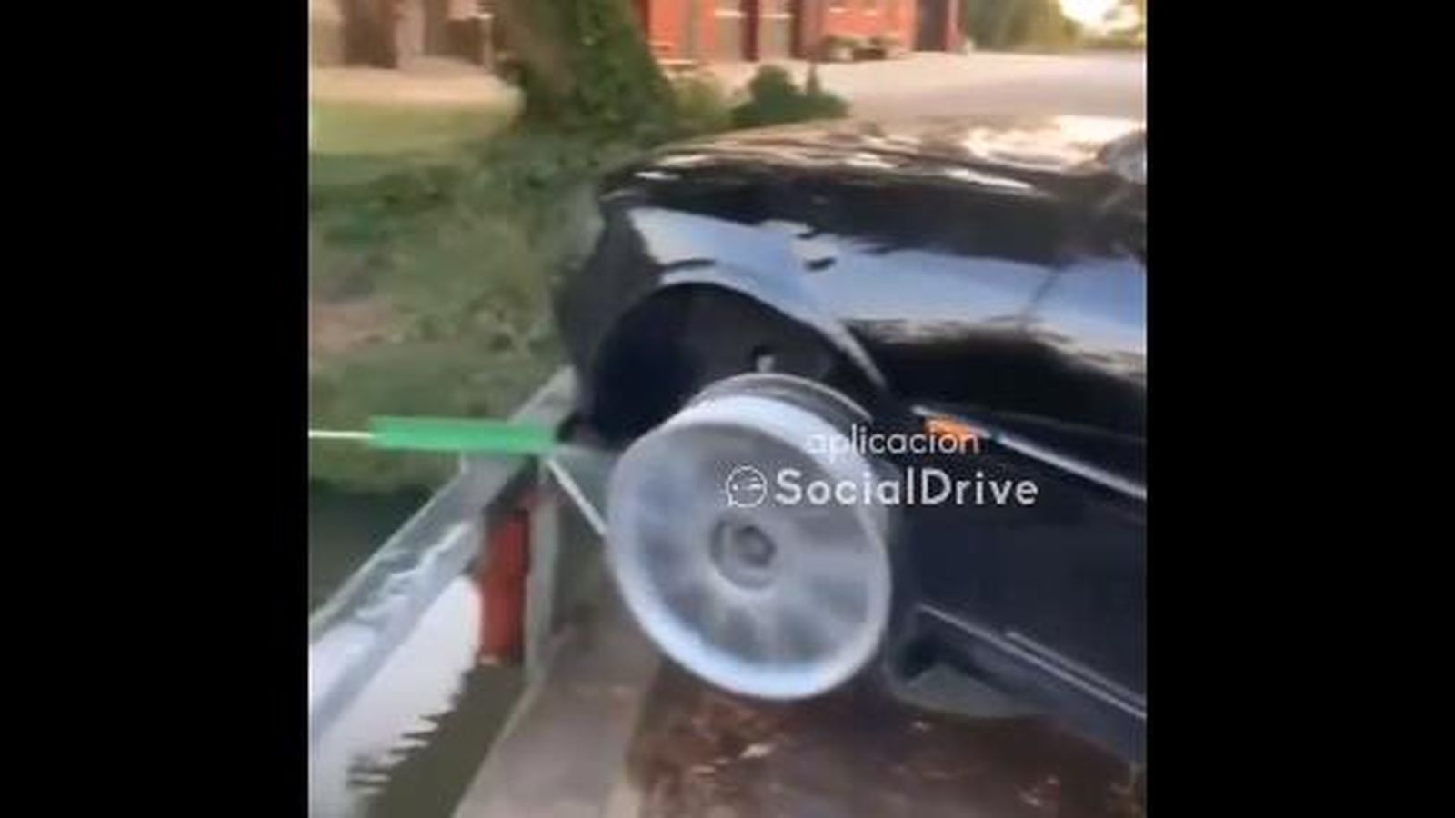 Video viral sobre el nuevo deporte acuático. Foto @SocialDrive es