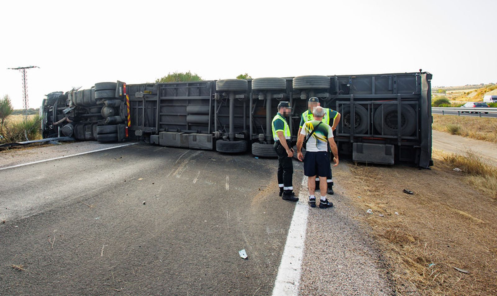 Cortada la A 62 por la salida de vía de un camión a la altura del polígono Las Viñas en Ciudad Rodrigo
