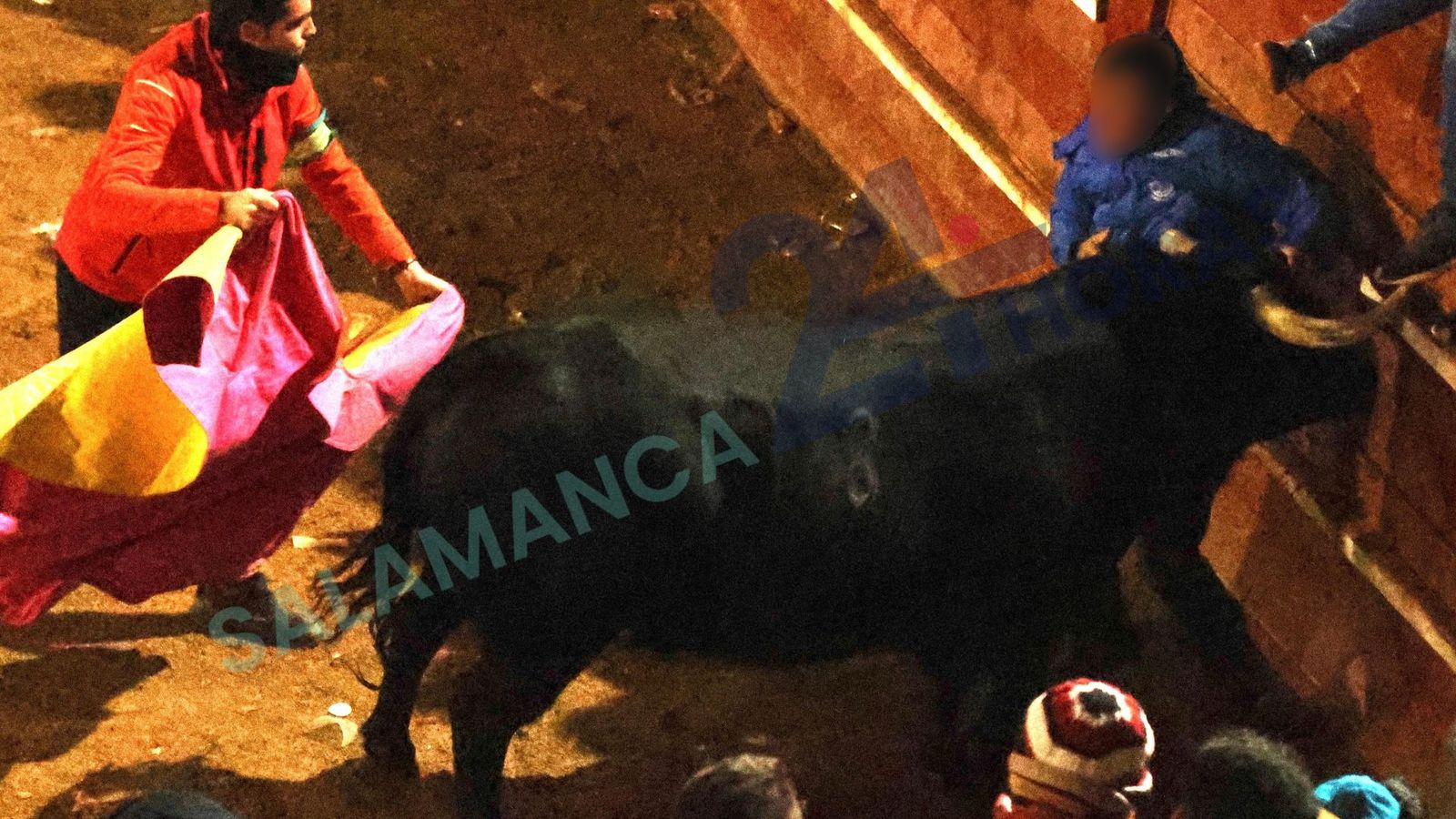 Primer corneado de la capea del viernes en Ciudad Rodrigo.