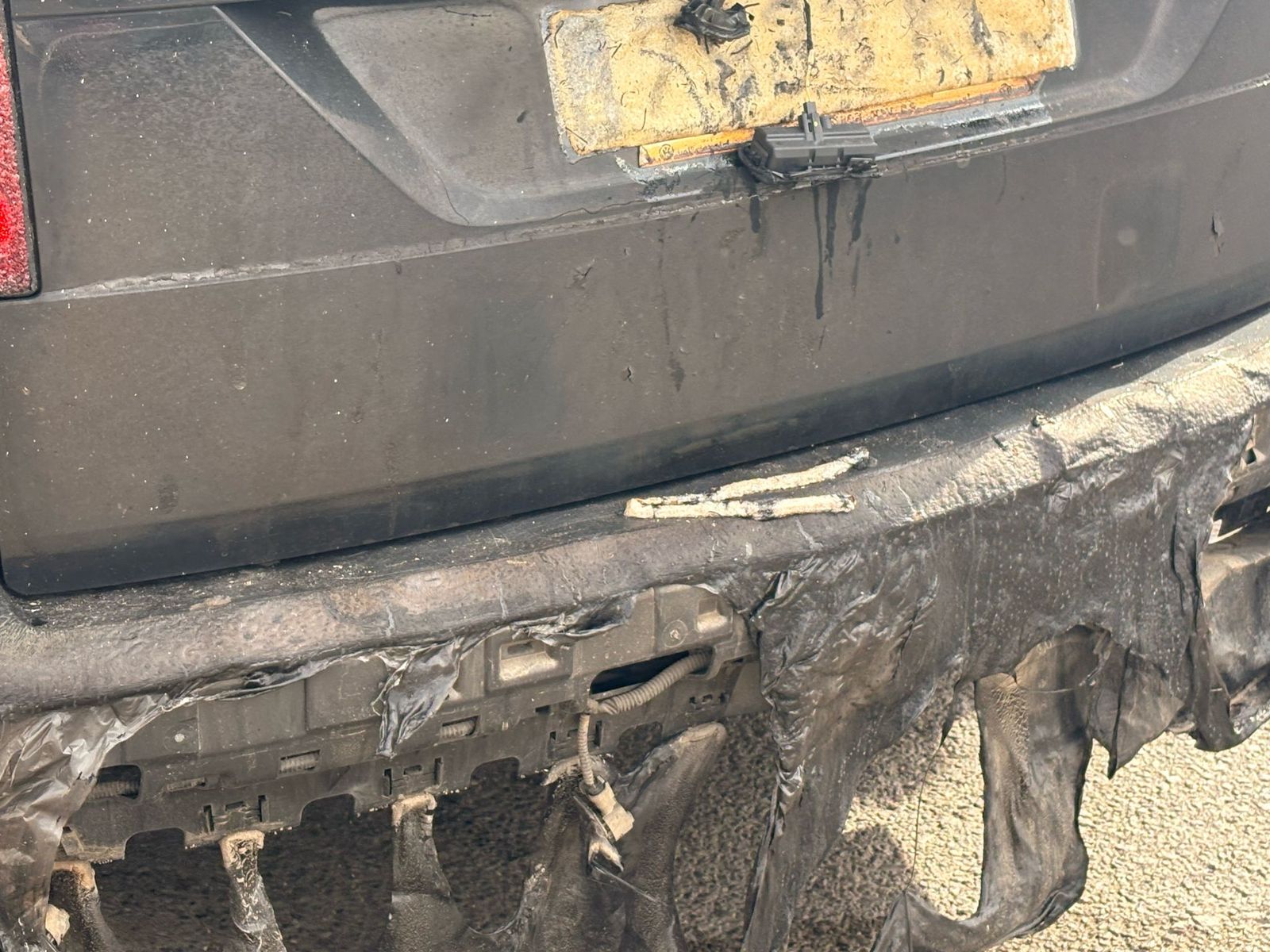 Los bomberos sofocan un gran incendio en el Polígono Industrial de Los Montalvos