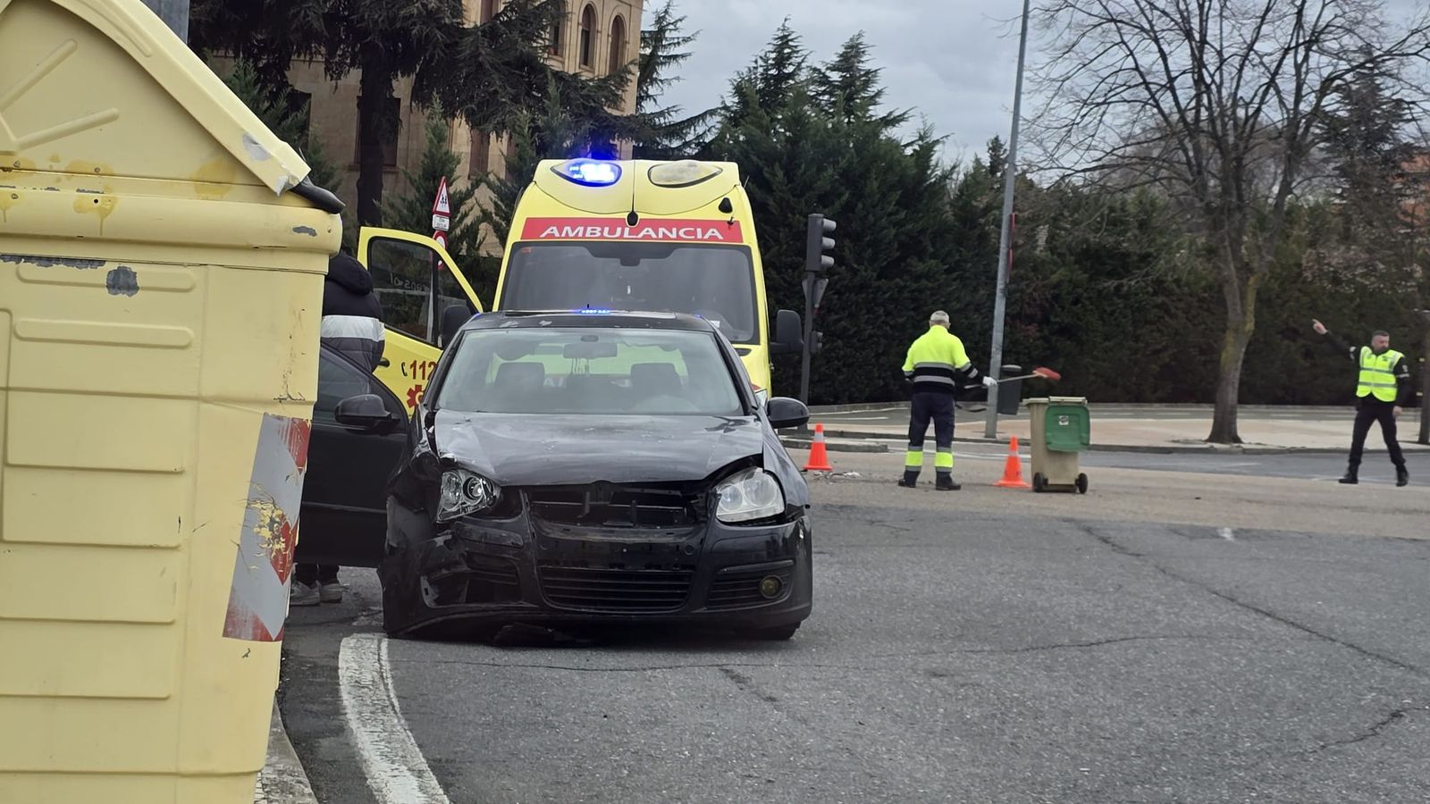 Un niño de 8 años, herido en el choque de dos coches en la Avenida Raimundo de Borgoña