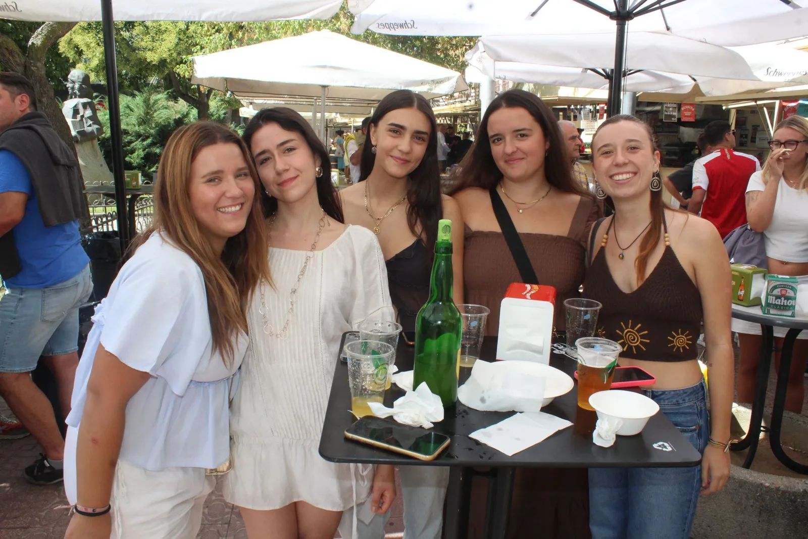 Ambiente en la Feria de Día en el mediodía de este sábado