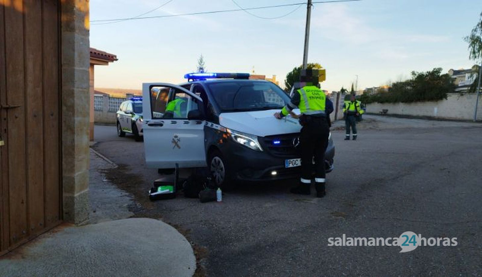 Muere un motorista al chocar contra un tractor en el casco urbano de Florida de Liébana (2)