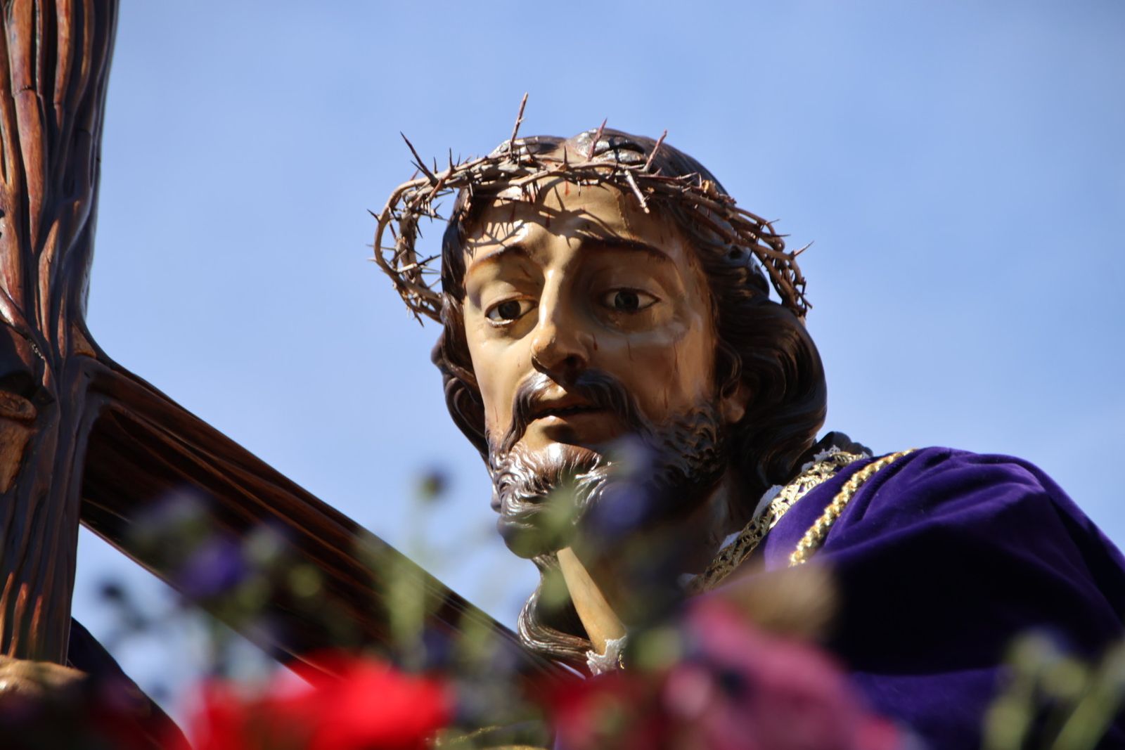 La devoción por el Santo Entierro llena de fe y pasión las calles de Salamanca