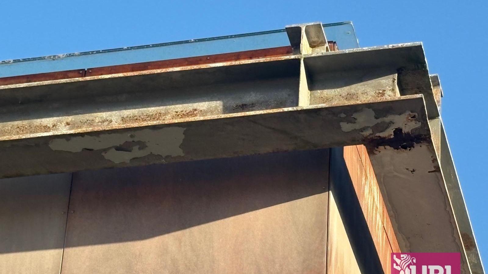 Marquesina afectada del hospital Virgen de la Concha