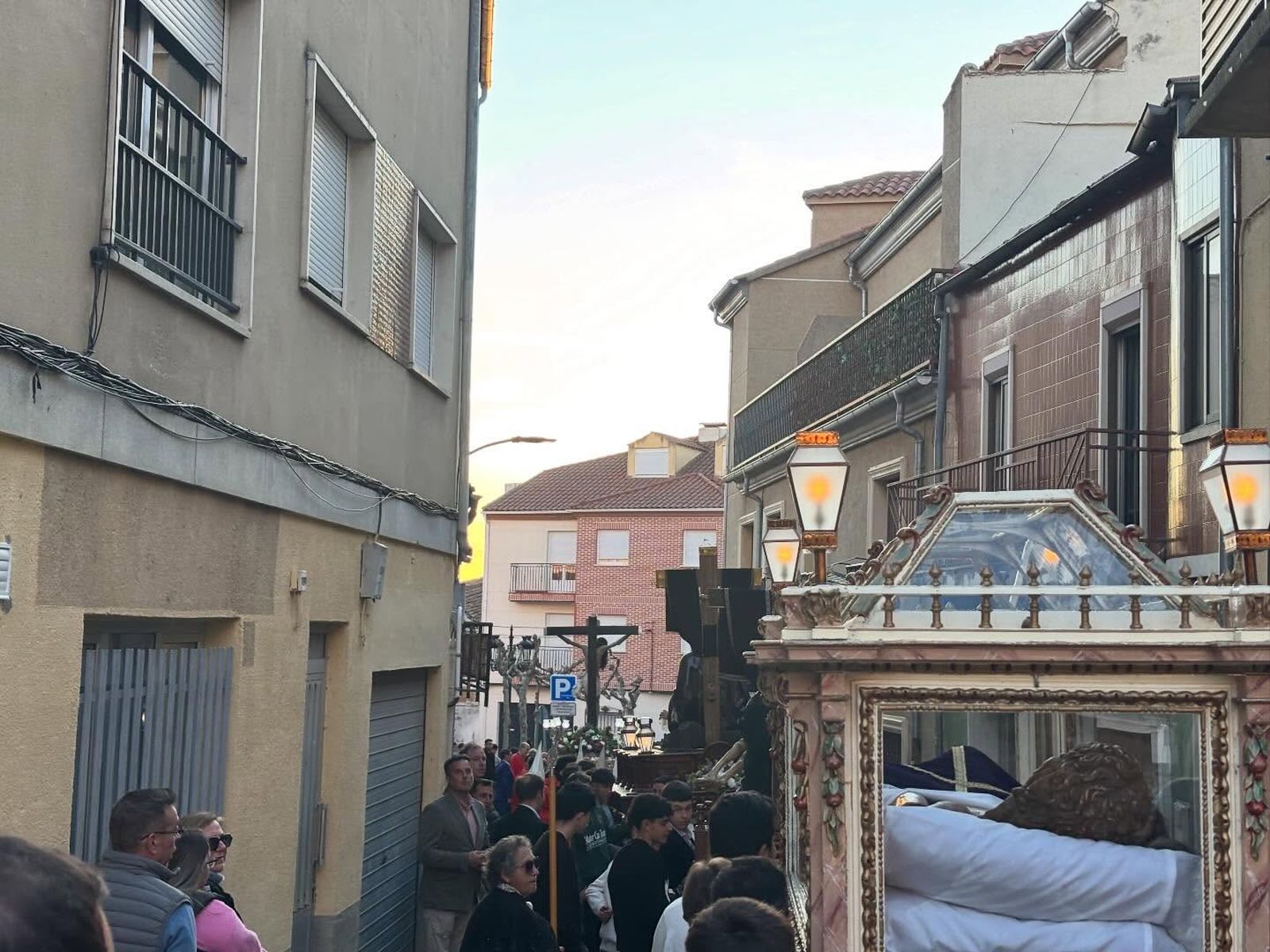 Alba de Tormes vuelve a vivir su Viernes Santo más especial con el Santo Entierro y sus trece pasos