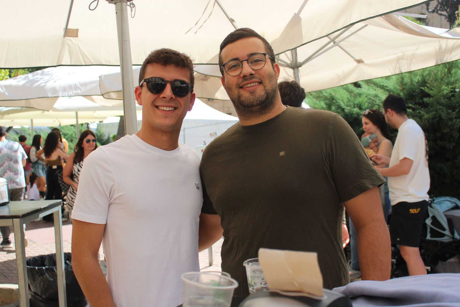 Ambiente en la Feria de Día en el mediodía de este