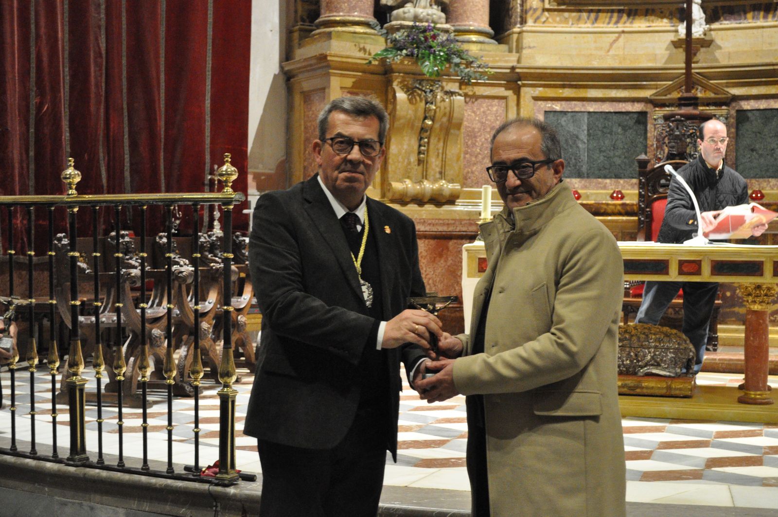 entrada-de-nuevos-hermanos-y-reconocimiento-a-mayordomos-de-la-cofradia-del-silencio-2023-11