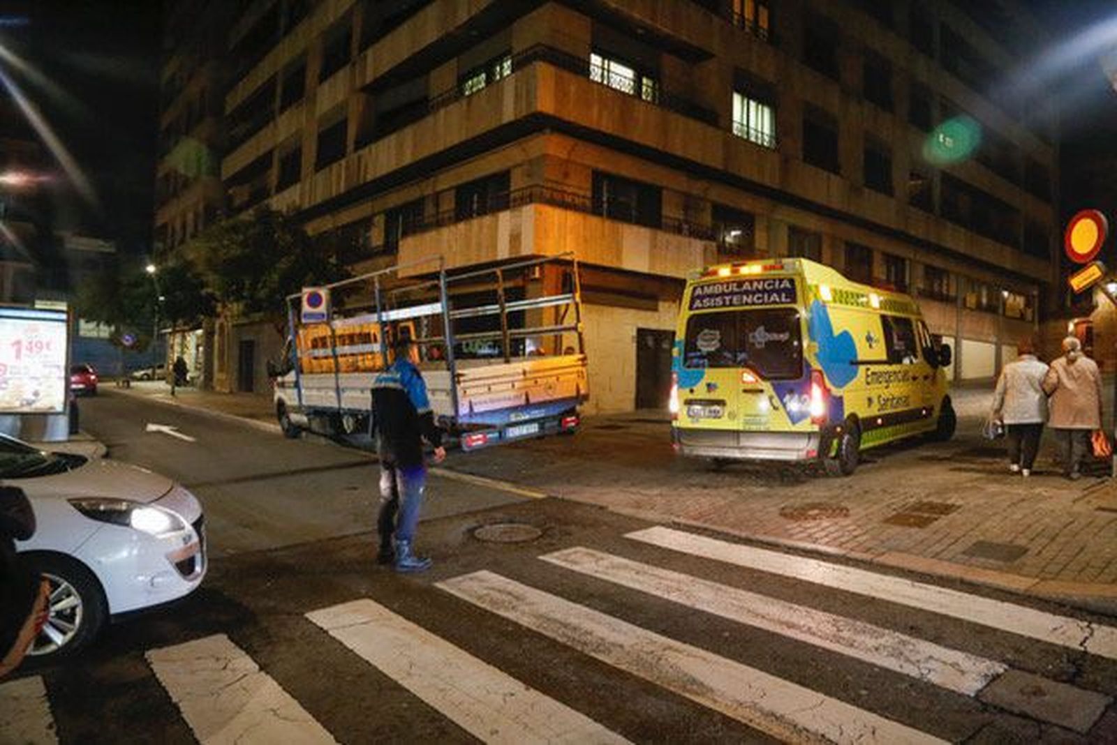 Ambulancia en la Calle Íscar Peyra. Foto de archivo