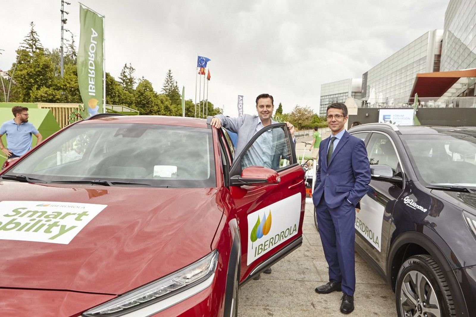 2019 07 13.  De la Rosa y García en coche eléctrico