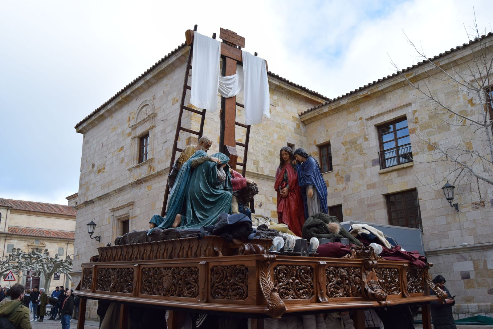 traslado-de-los-pasos-de-semana-santa-a-la-carpa-15