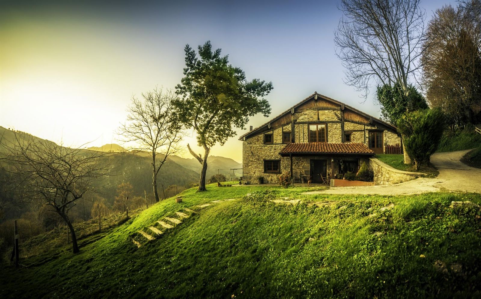 Imagen de recurso de una vivienda en una zona rural. - FOTOCASA - Archivo
