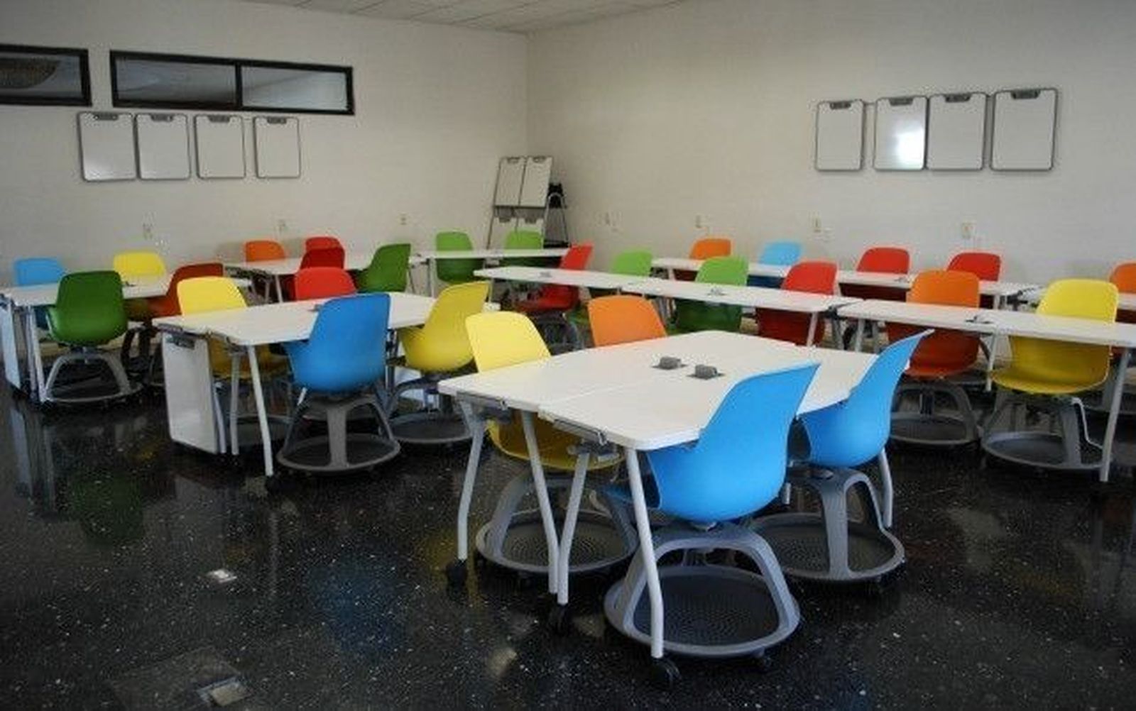 Once institutos comenzarán el lunes las clases sin profesorado de latín y griego