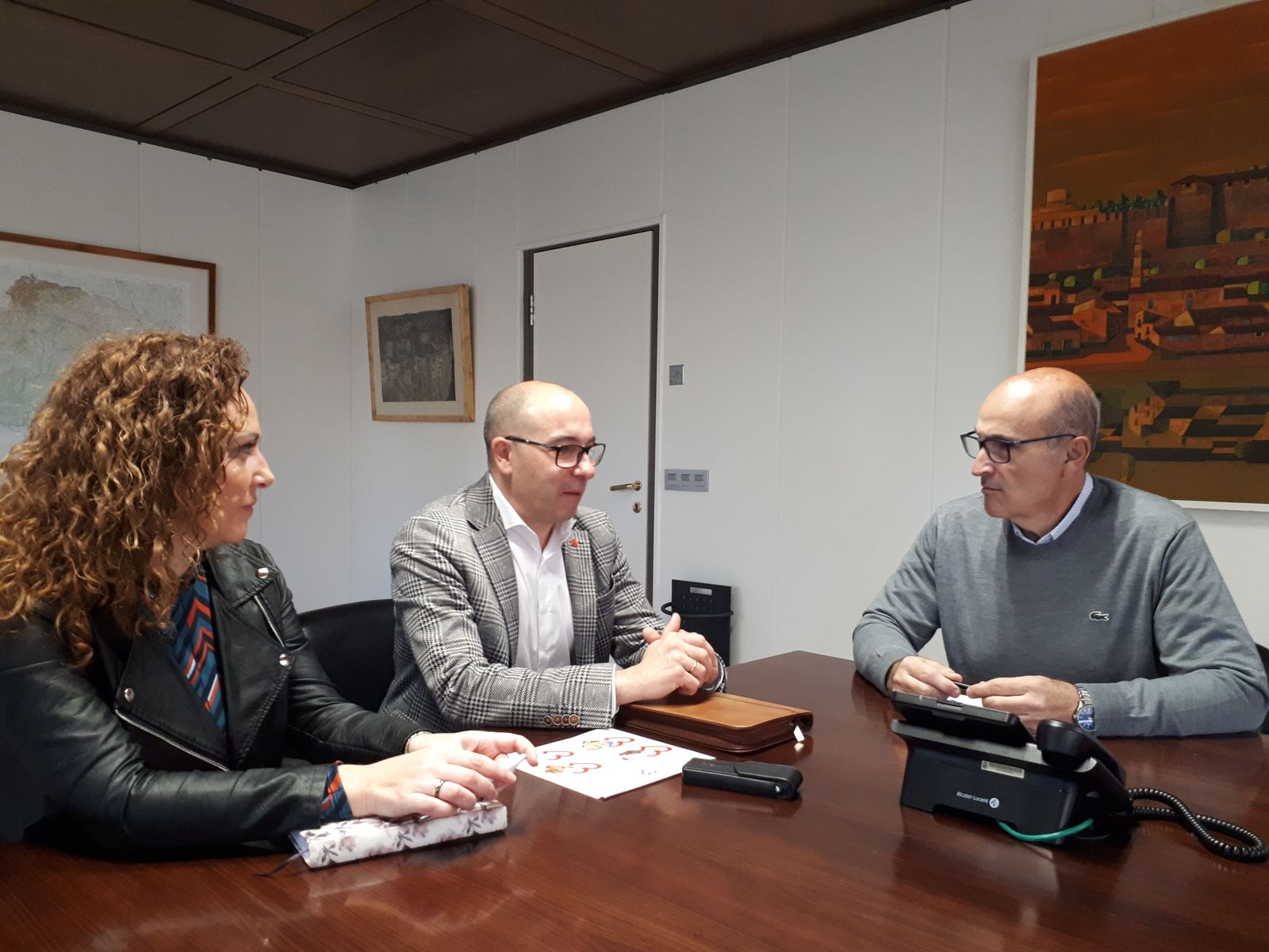 Prada recibe a representantes de Cáritas Diocesana