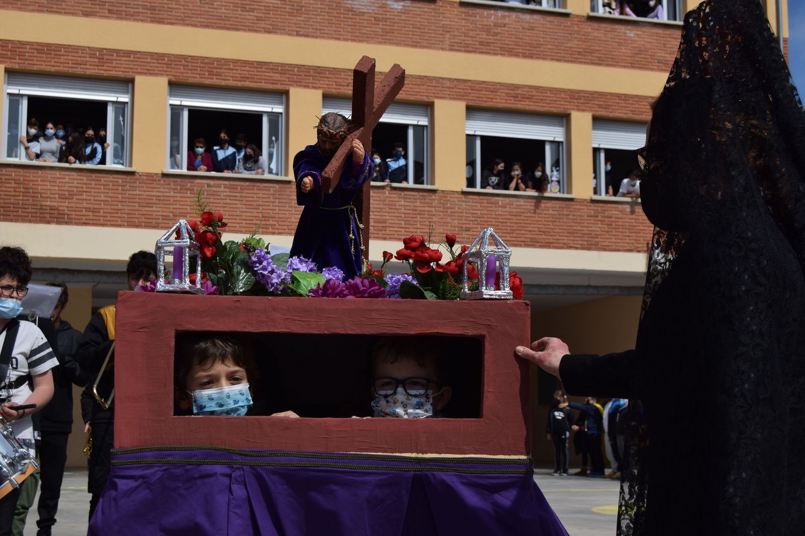 Los alumnos del Santísima Trinidad celebran su particular Semana Santa