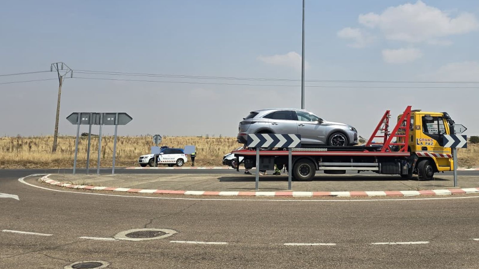 Choque dos vehículos en Los Almendros, Villamayor3