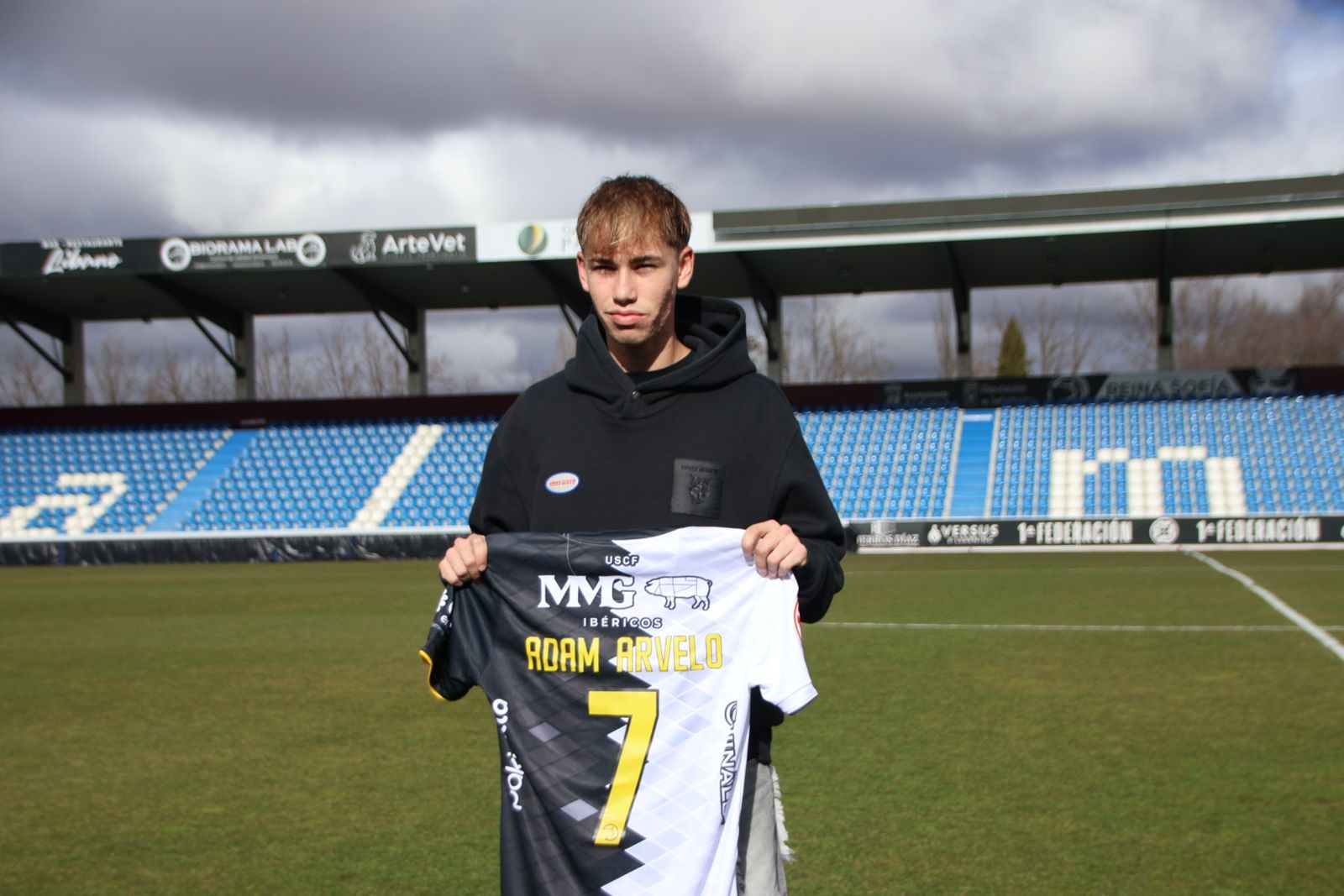 Presentación de Adam Arvelo como nuevo jugador de Unionistas de Salamanca