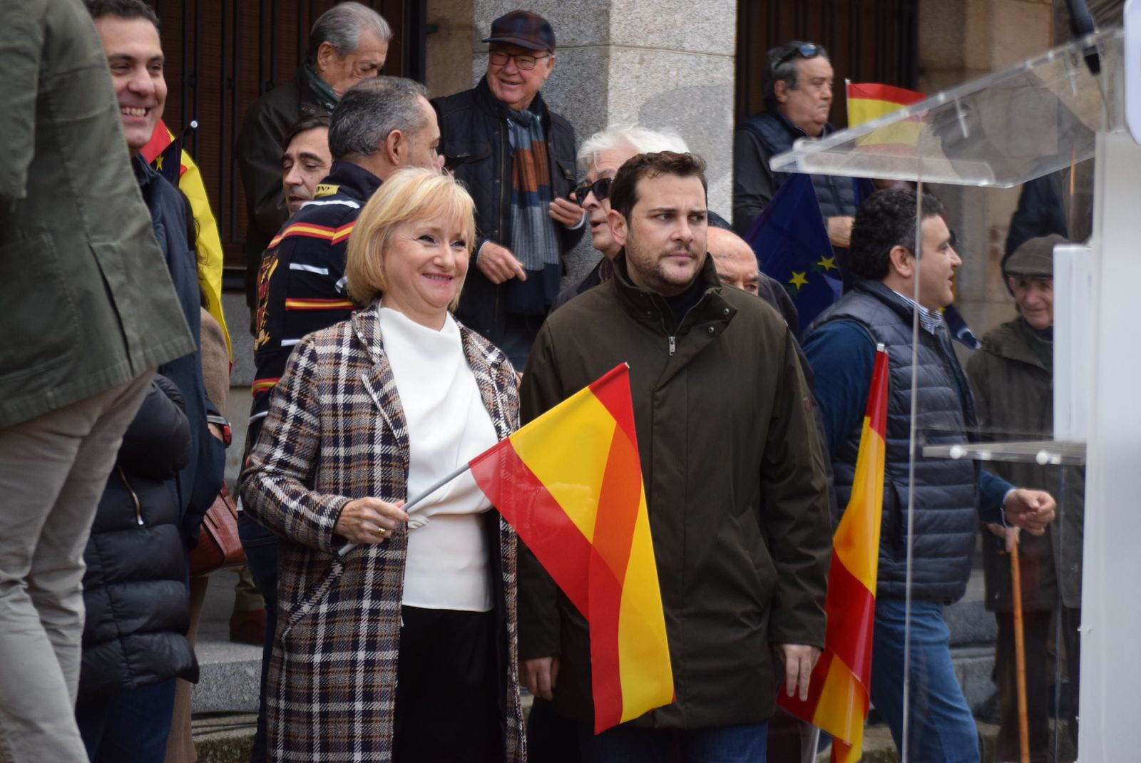 concentracion-del-pp-contra-la-amnistia-29