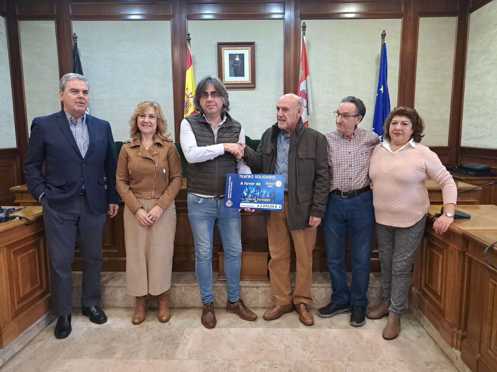Entrega recaudación zarzuela al Rotary Club de Béjar