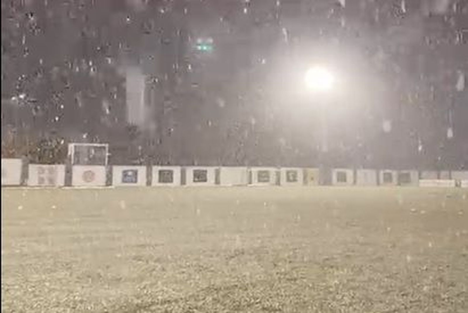 Nevada en el campo de fútbol del Guijuelo. Vídeo cedido.