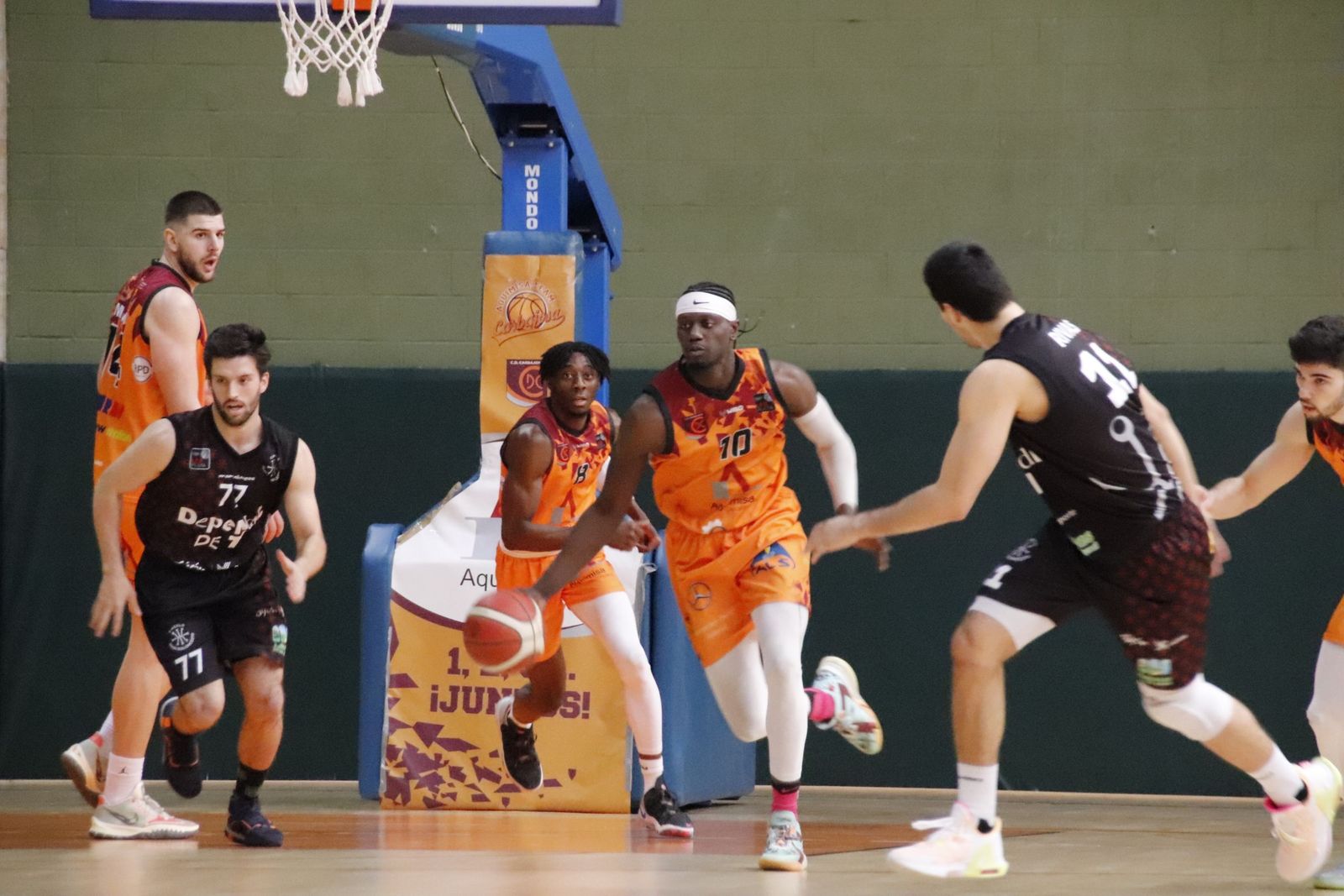 Foto de archivo del Carbajosa Basket – Círculo Gijón Baloncesto