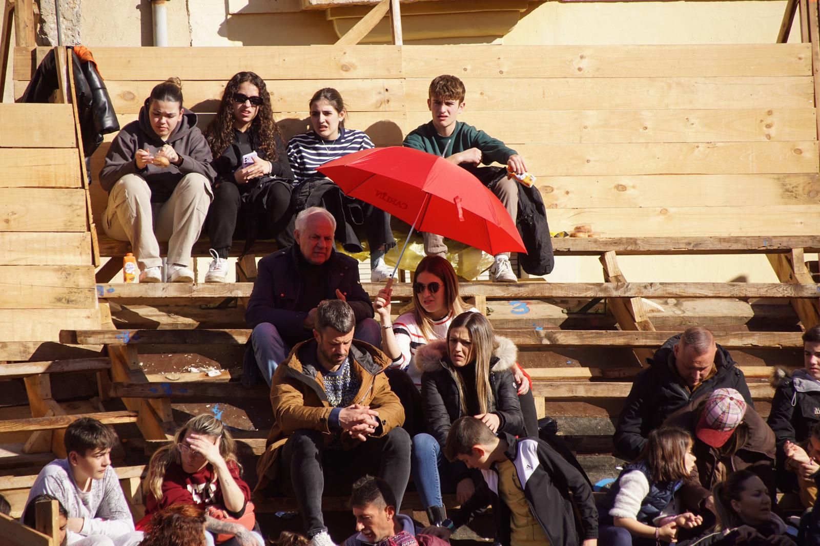 ambiente-encierro-urbano-lunes-de-carnaval-en-ciudad-rodrigo-12-de-febrero-de-2024-fotos-s24h-23