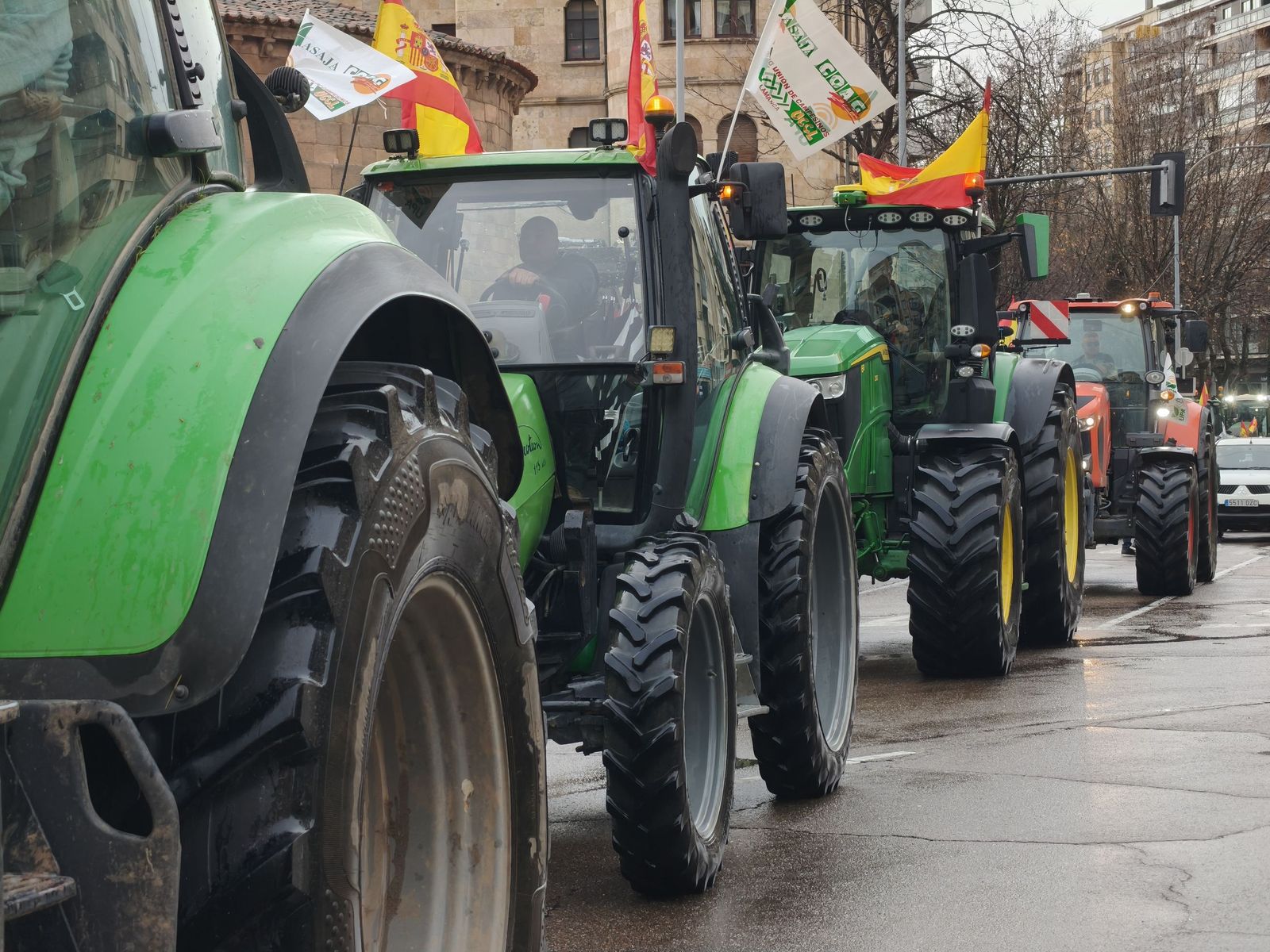 En imágenes la marcha con tractores y vehículos de campo en Salamanca en protesta contra Mercosur
